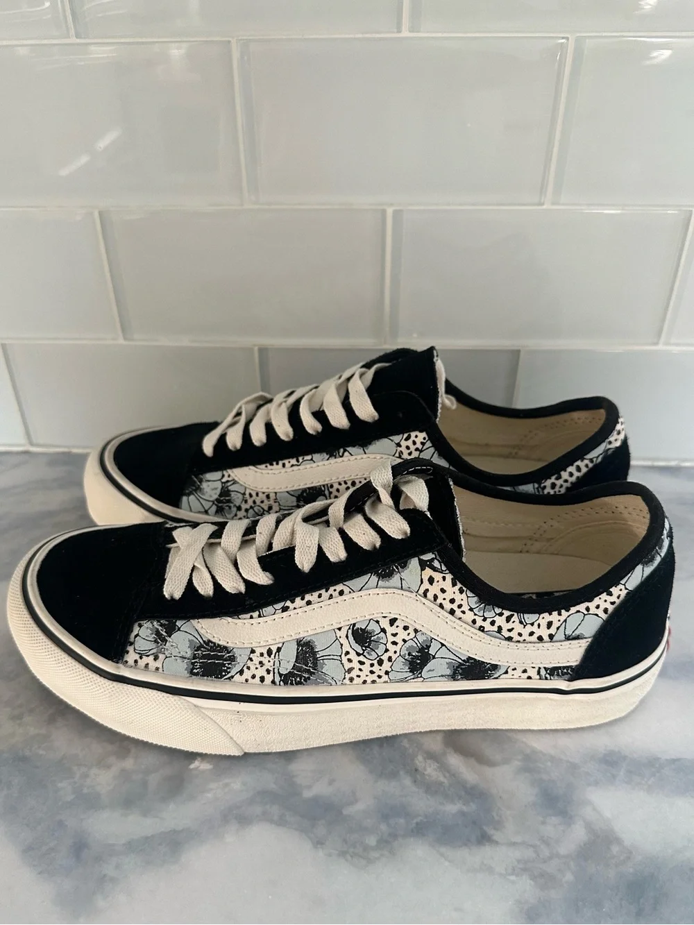 Woman’s Vans Style 36 Deacon VR3 Cush Sneakers Blue & Black Floral Size 9